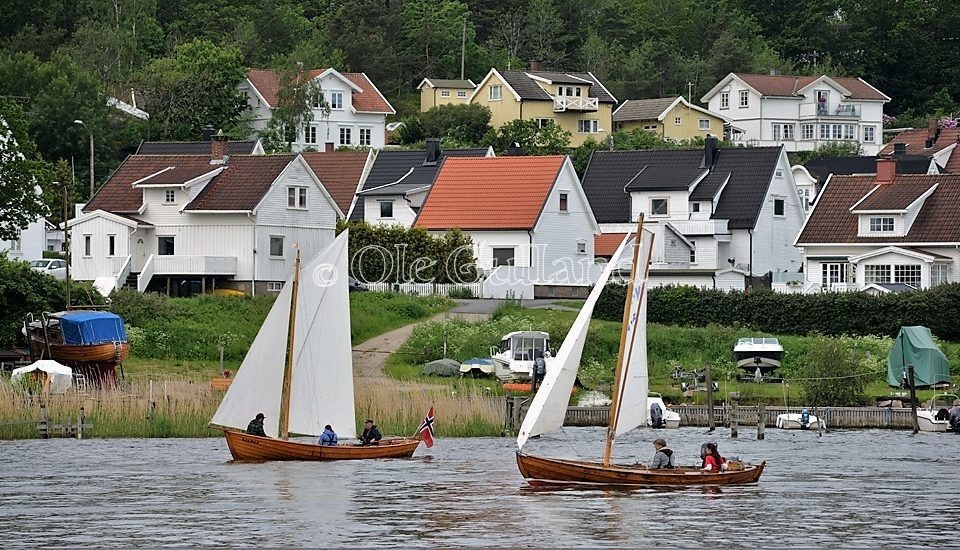 Eldre trebåter med seil i Østerelva ved Kråkerøy