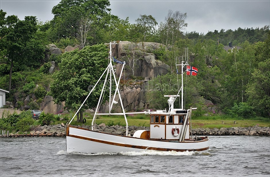 «Håbet » på vei ut Østerelva her ved Kråkerøy