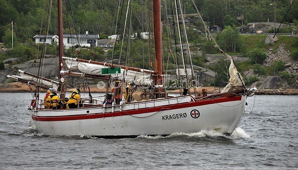 Colin Archer skjøyta » Kragerø » her i Kjøkøysundet , Kråkerøy