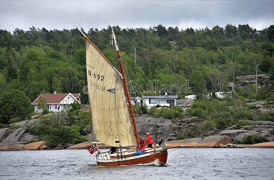 Seilskøyta » Løperen » i Kjøkøysundet , Kråkerøy