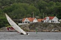 Seilbåt i Kjøkøysundet ved Kråkerøy