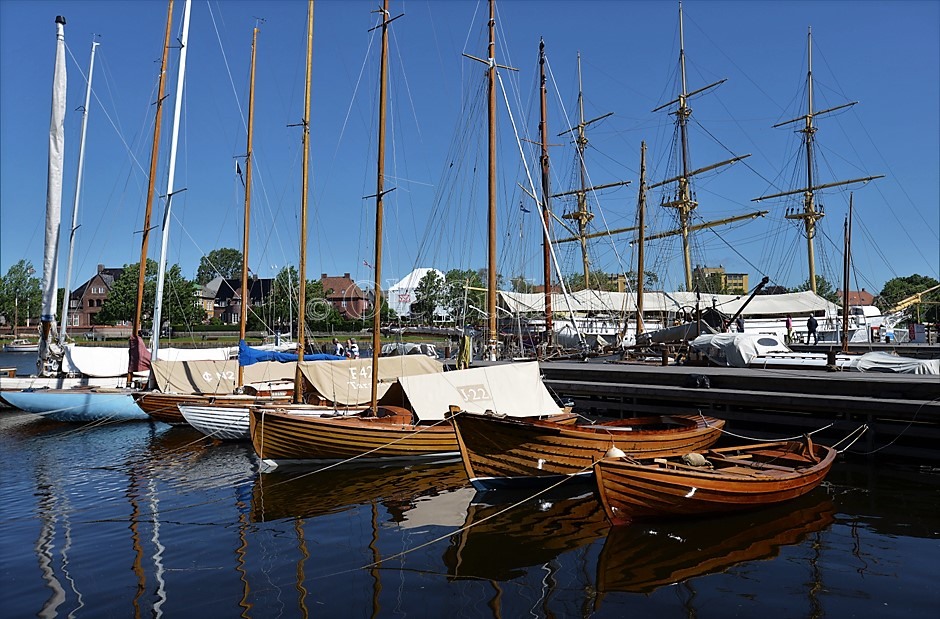 Trebåter ved brygge, Isegran