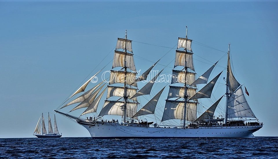 Skonnerten «Eendracht» og barken «Statsraad Lehmkuhl» på vei til Fredrikstad. Her i ytre Oslofjord