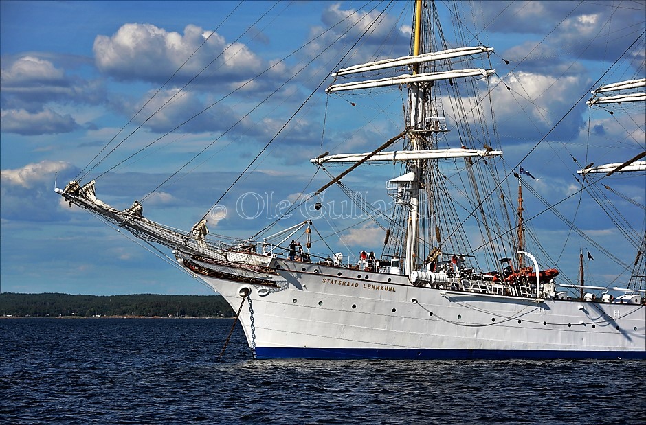 «Statsraad Lehmkuhl» Har ankret opp på Ramsø-flaket i påvente om å komme til Fredrikstad.