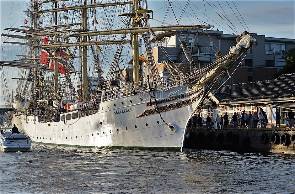 The tall ships races i Fredrikstad , seilskuta Sørlandet ved kai