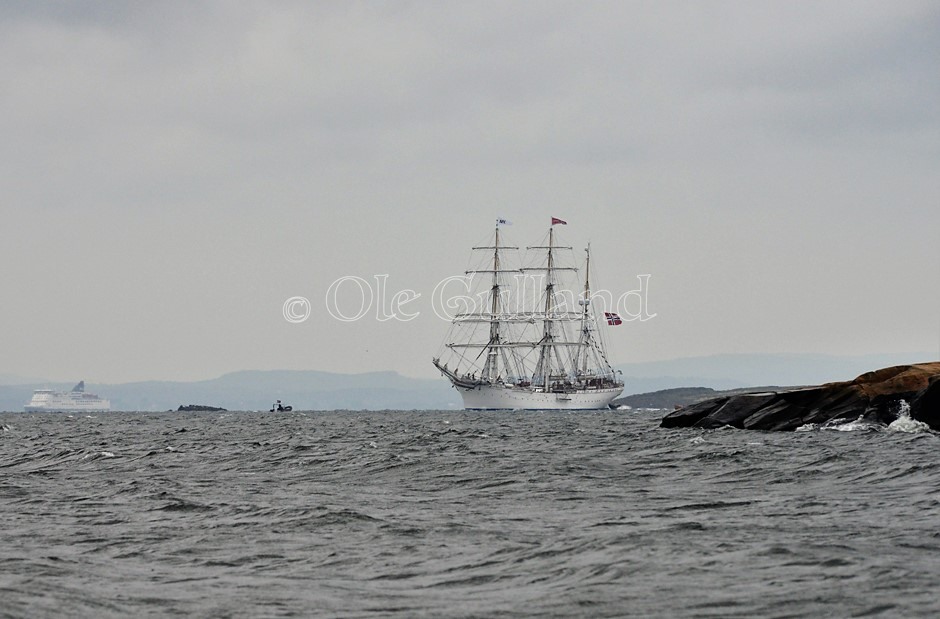 Statsraad Lehmkuhl passerer Engelsviken på vei til Skjærhalden